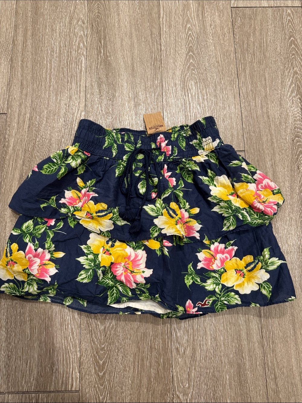 Hollister Navy Tropical Floral Ruffle Mini Skirt size XS